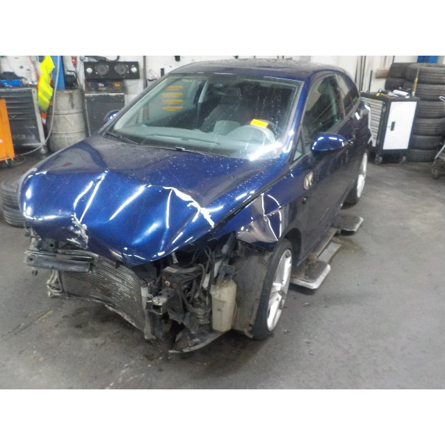 Pinza trasera izquierda Seat Ibiza IV SC (6J1) (2008 - 2015) Hatchback 3-drs 1.4 16V (BXW)