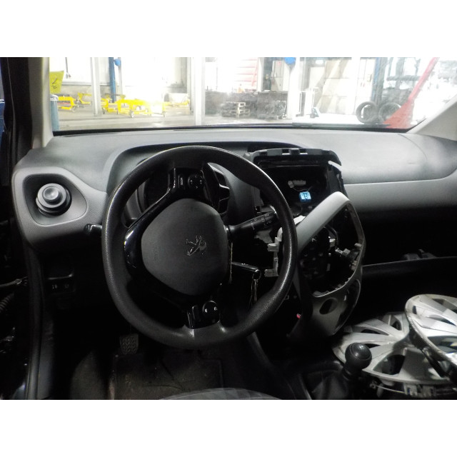 Cinturón de seguridad trasero derecho Peugeot 108 (2018 - actualidad) Hatchback 1.0 12V VVT-i (1KRFE(CFB))