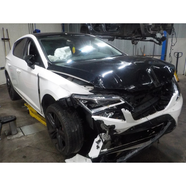 Faro trasero derecho de la puerta trasera y maletero Seat Leon (5FB) (2014 - actualidad) Hatchback 5-drs 1.4 TSI ACT 16V (CZEA)