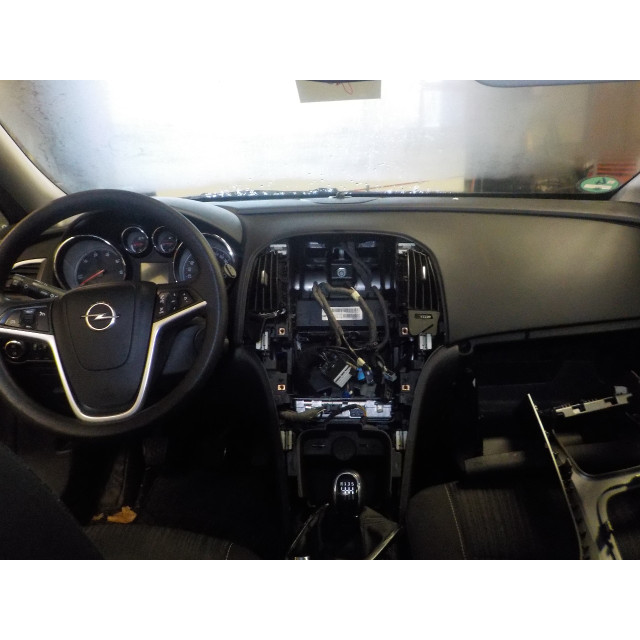 Control del cuerpo de la unidad de control Opel Astra J Sports Tourer (PD8/PE8/PF8) (2010 - 2015) Combi 1.7 CDTi 16V (A17DTS(Euro 5))