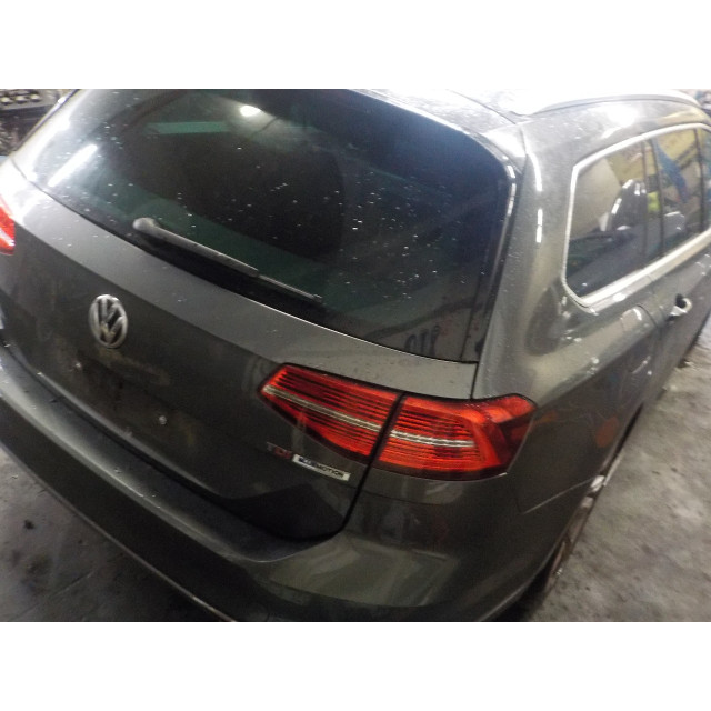 Liberación del freno de mano Volkswagen Passat Variant (3G5) (2014 - actualidad) Combi 1.6 TDI 16V (DCXA)