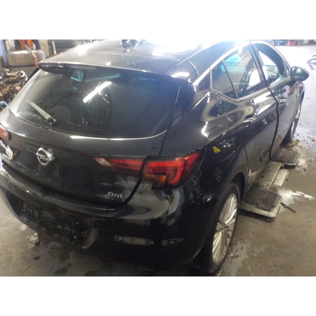 Faro trasero izquierdo de la puerta trasera y maletero Opel Astra K (2015 - actualidad) Hatchback 5-drs 1.6 CDTI 136 16V (B16DTH)