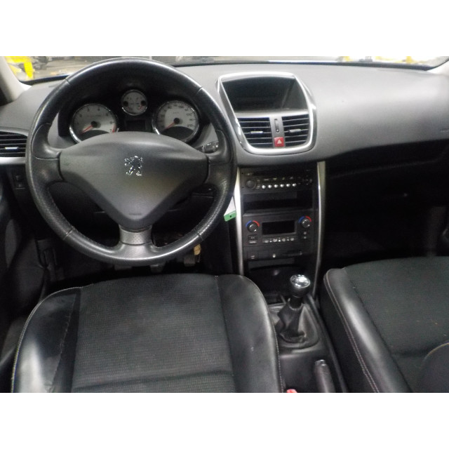 Puerta delantera izquierda Peugeot 207 SW (WE/WU) (2007 - 2013) Combi 1.4 16V Vti (EP3C(8FP))