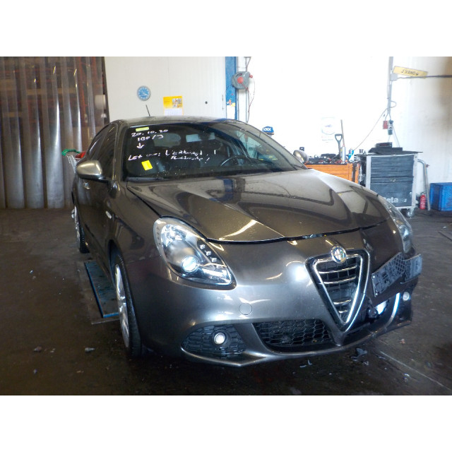 Tanque de lavado delantero Alfa Romeo Giulietta (940) (2010 - 2020) Hatchback 2.0 JTDm 16V 170 (940.A.4000)