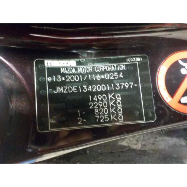Cinturón de seguridad delantero derecho Mazda 2 (DE) (2008 - 2015) Hatchback 1.4 CDVi 16V (Y404)