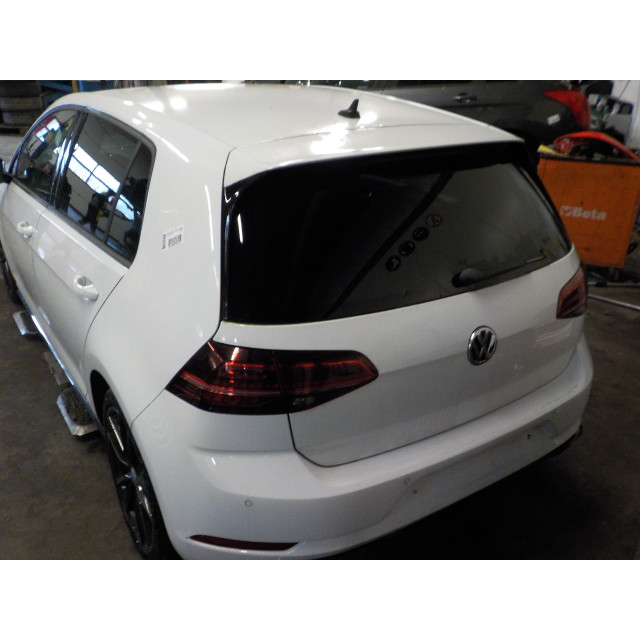 Soporte trasero del parachoques Volkswagen Golf VII (AUA) (2016 - 2020) Hatchback 1.0 TSI 12V (CHZC(Euro 6))