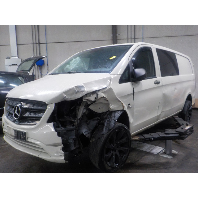 Puerta trasera izquierda Mercedes-Benz Vito (447.6) (2014 - actualidad) Van 1.6 111 CDI 16V (OM622.951(R9M-503))