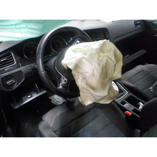 Liberación del freno de mano Volkswagen Golf VII (AUA) (2015 - 2020) Hatchback 1.0 TSI 12V BlueMotion (DKRF)