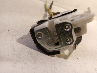 Mecanismo de cierre central eléctrico del bloqueo de la puerta trasera izquierda Mazda 2 (DJ/DL) (2014 - 2017) Hatchback 1.5 SkyActiv-G 90 (P5Y8)