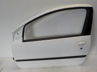 Puerta delantera izquierda Peugeot 107 (2005 - 2014) Hatchback 1.0 12V (384F(1KR))