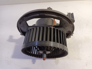 Motor del ventilador de calentador Skoda Octavia Combi (5EAC) (2013 - 2020) Combi 5-drs 1.6 TDI Greenline 16V (DBKA)